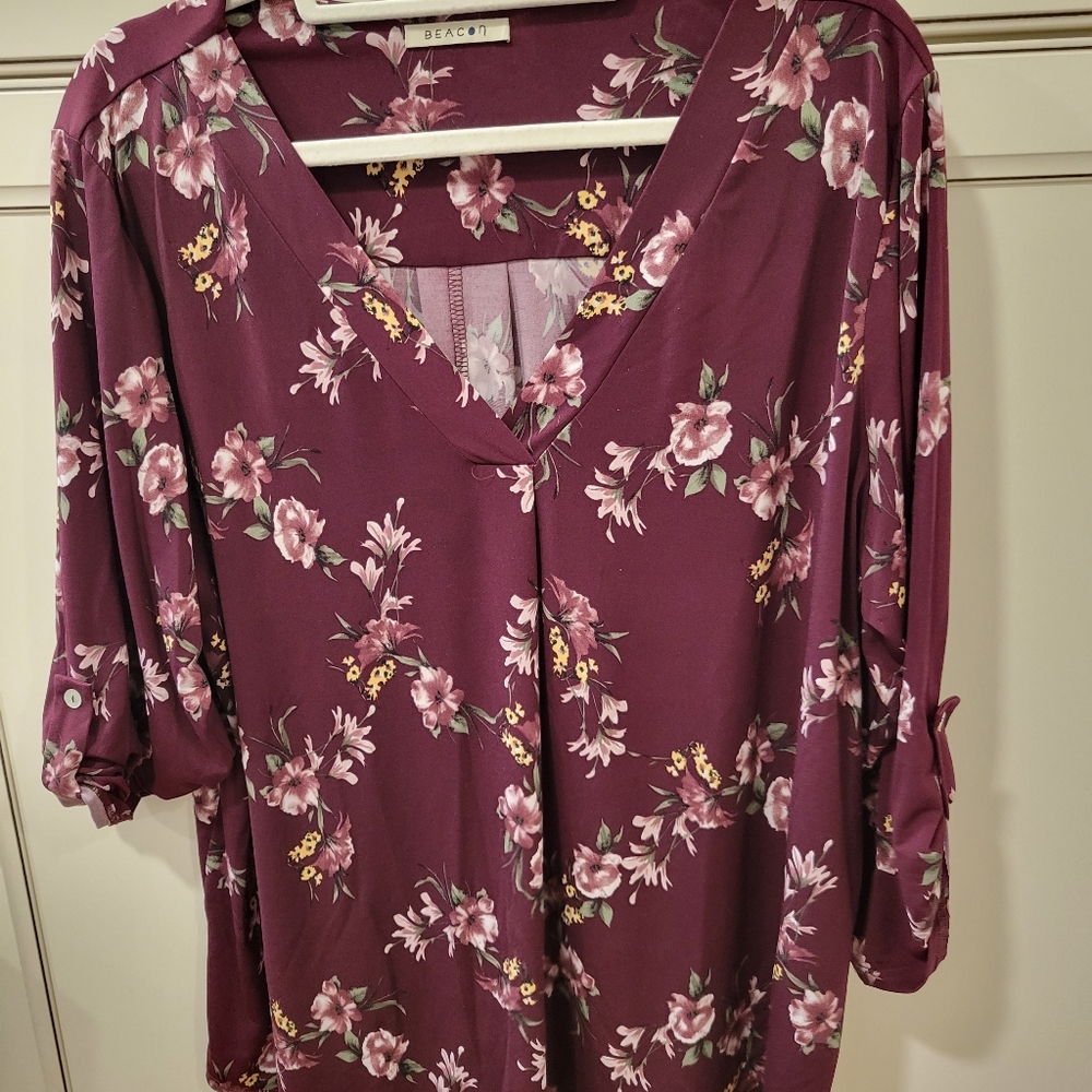 BEACON WINE COLOR FLOWERED TOP SIZE 3X